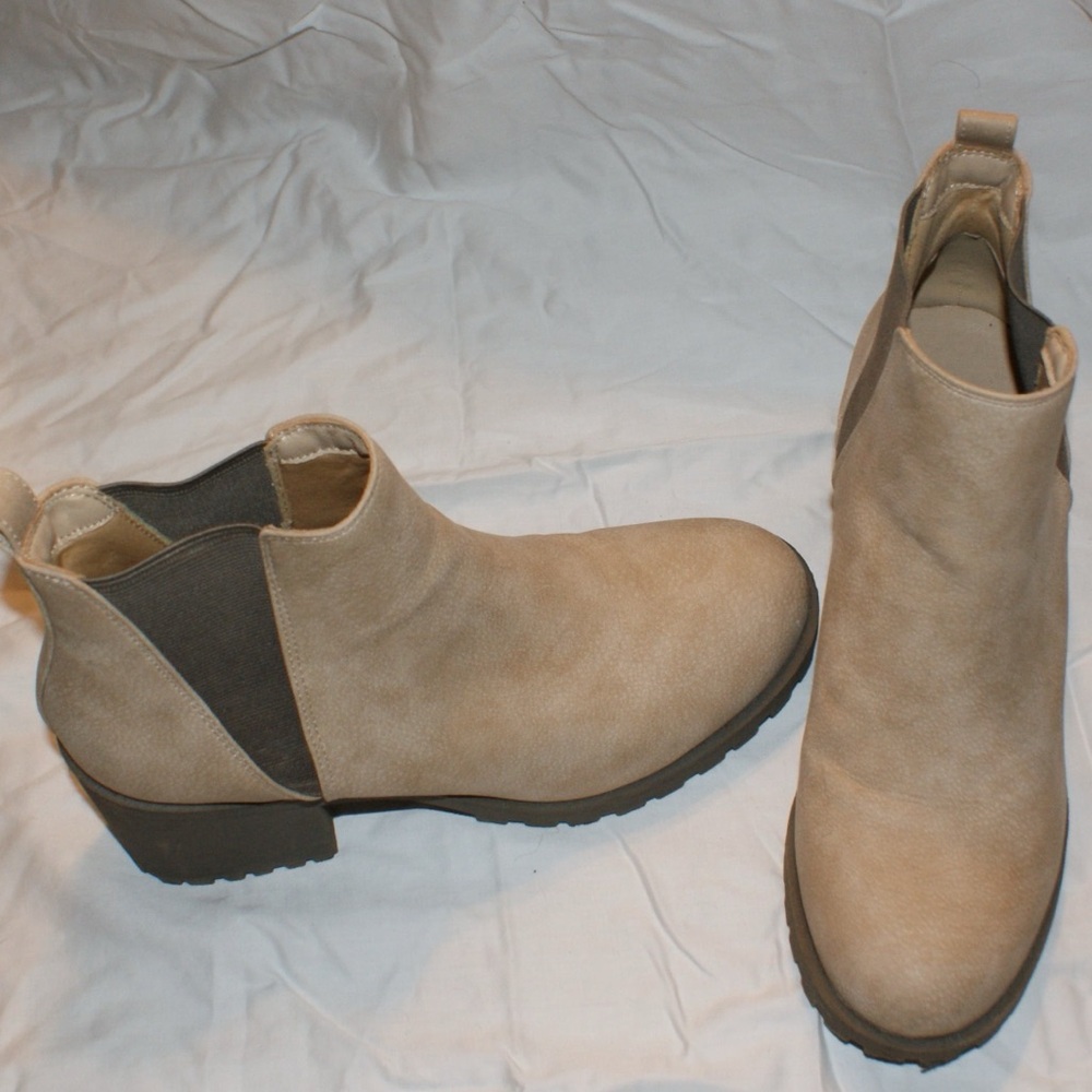 Dirty Laundry Women's Lisbon Block Heel Bootie Natural Buck color size 10 - Picture 5 of 8